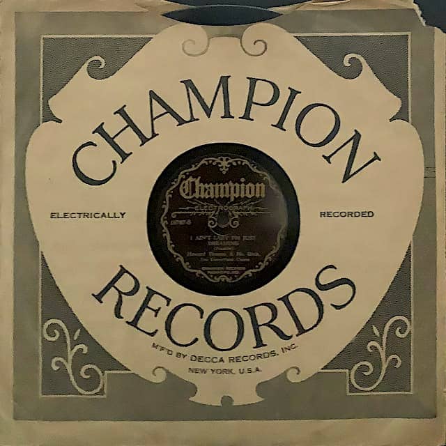 Champion Howard Thomas & His Orchestra-I Ain't Lazy, I'm Just Dreaming